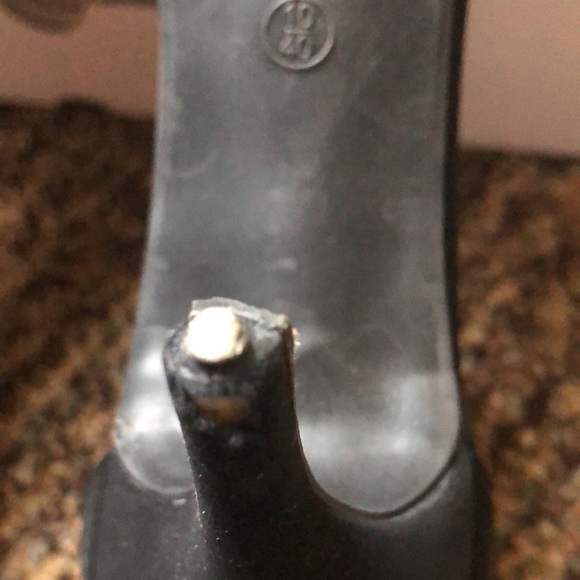 Shoes - Picture 3 of 4